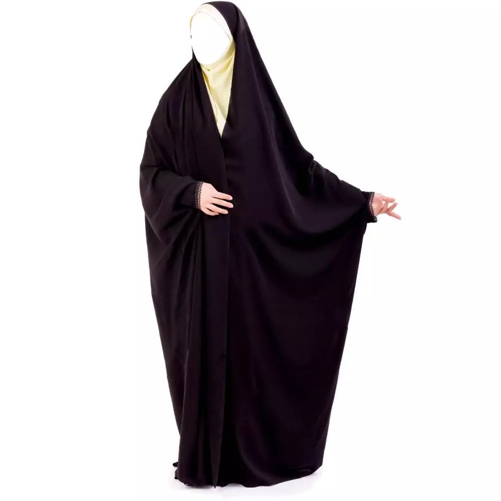 چادر مشکی بزرگسال مدل دانشجویی ساده درجه 1 کره ای حریراسود مات برند خدمتگزاران(701642) - 170 چادر دانشجویی یکی از انواع چادر ها با سبک ایرانی می باشد .چادر دانشجویی کاملا شبیه به چادر ساده ایرانی می باشد با این تفاوت که برای بیرون آوردن دست ها شکاف هایی در نظر گرفته شده که بانوان می توانند بدون به هم زدن فرم چادر به راحتی از دو دست خود برای کارهای