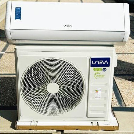 کولرگازی یونیوا مدل اینورتر دار تیتانیوم UN-MS18 T3 ظرفیت 18000 Uneva 18000 UN-MS18 T3 Titanium Inverter Air Conditioner